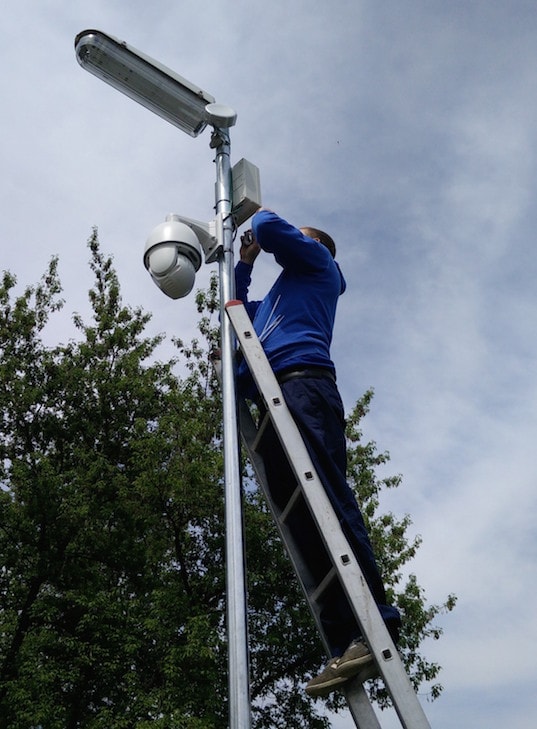 Montáž PTZ kamery na stĺp pouličného osvetlenia